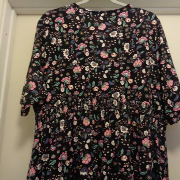 FEMININE SWEET SUPER SOFT BY TORRID JERSEY FLORALS BLOUSE 3X - Picture 4 of 9